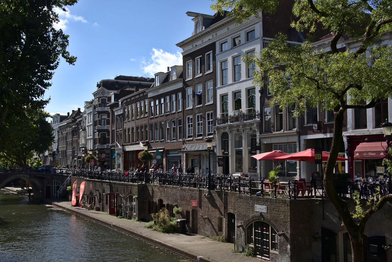 Koningsdag in Utrecht: vrijmarkt langs de grachten